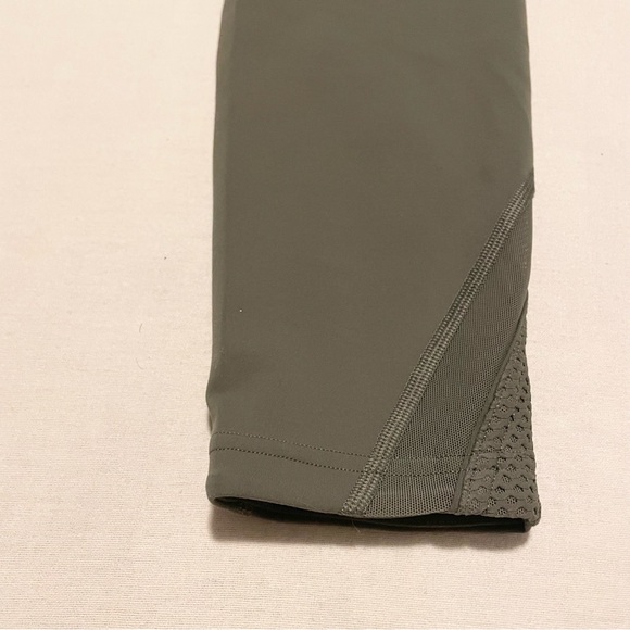 Lululemon Bootcamp Ready Tight Leggings Size 8 - Picture 13 of 15